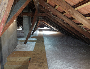 Zateplení bytového domu pomocí foukané izolace